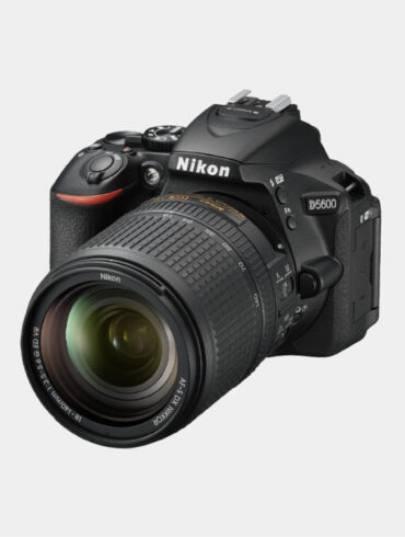 دوربین نیکون D5600