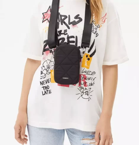 کیف تلفن همراه برشکا مشکی | Quilted mobile phone bag Bershka - Image 4